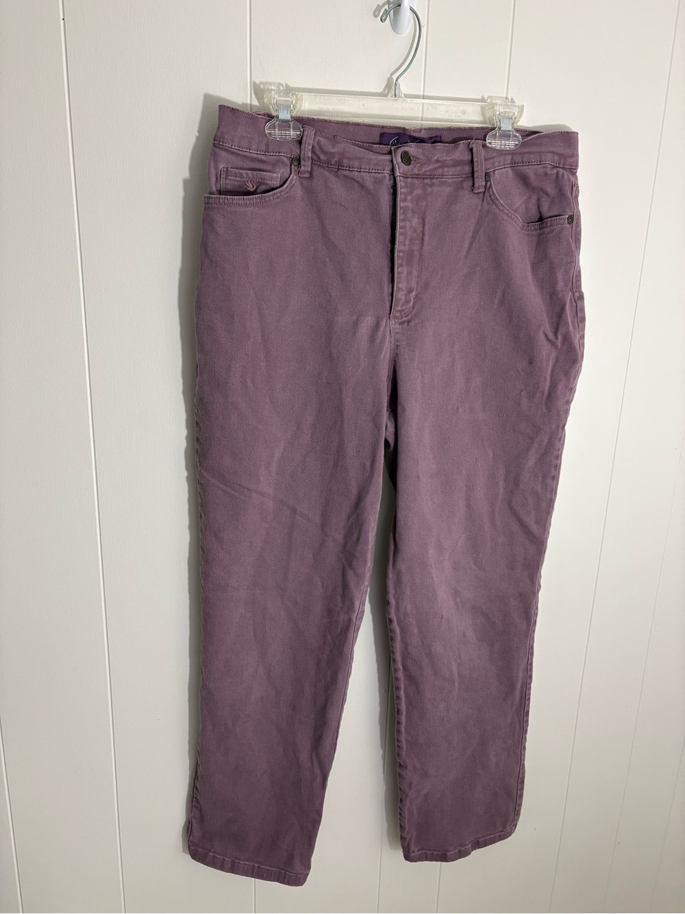 Gloria Vanderbilt Amanda Straight-Leg Jeans in Dusty Plum